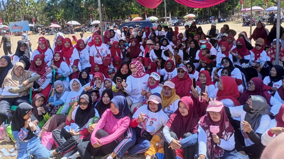 Ribuan Warga Pesawaran Meriahkan Jalan Sehat dan Senam CAKEP