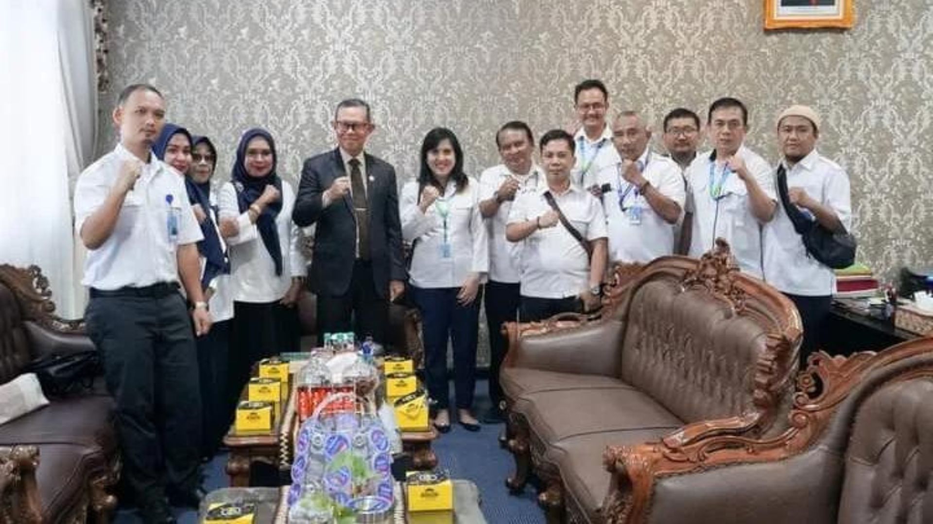 Fahrizal Darminto Sebagai Penyiar Radio RRI Pro 1 Bandar Lampung