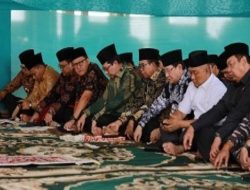 Pj Gubernur Samsudin Salat Jum’at Bersama di Masjid Al-Hijrah Kota Baru