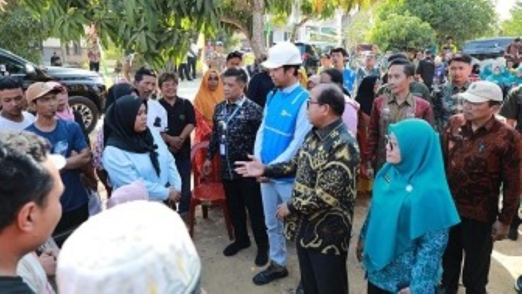 Pj Gubernur Pantau Kebutuhan Pokok di Pasar Kawasan Transmigrasi