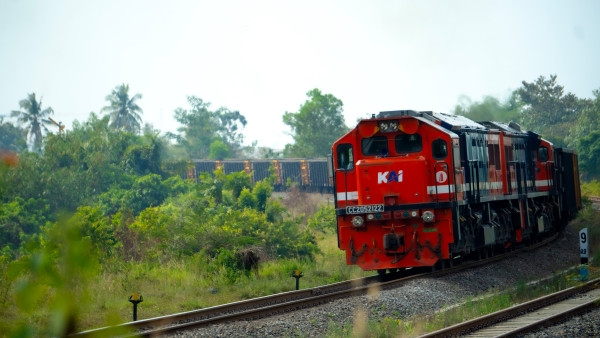 KAI Tingkatkan Kecepatan Kereta Api Babaranjang, Masyarakat Diminta Waspada