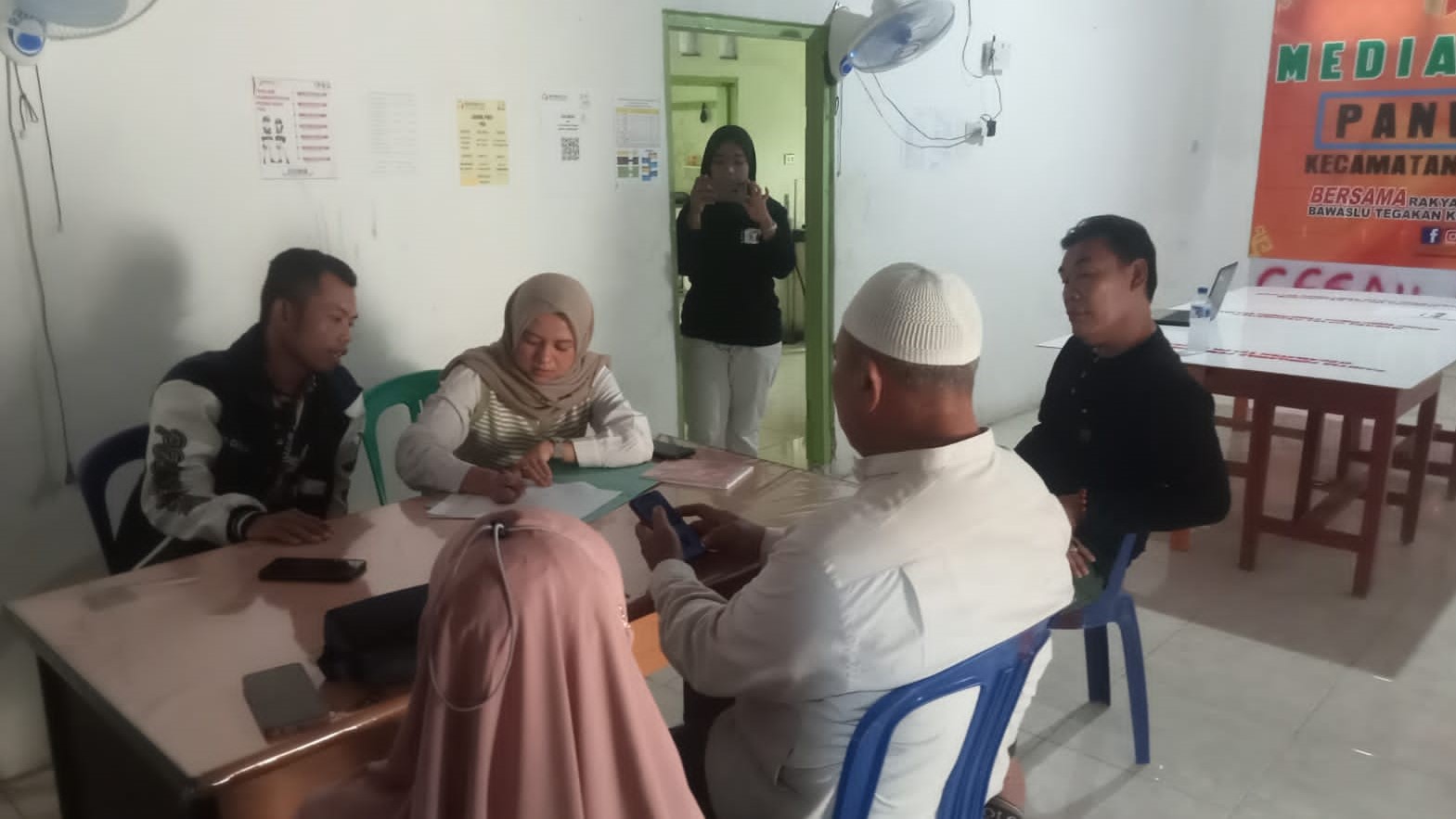 Puluhan Alat Peraga Kampanye Paslon Nanda-Anton Dirusak di Teluk Pandan