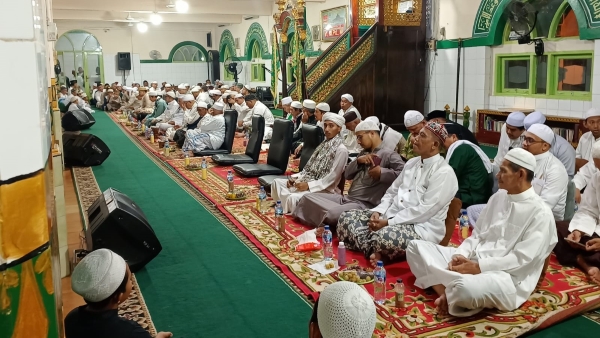 Puluhan Jemaah Hadiri Maulid Nabi di Masjid Kiai Muara Ogan