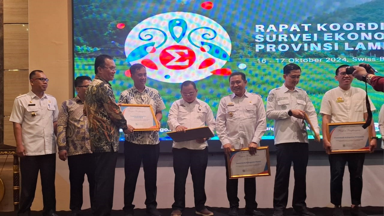 Pesisir Barat Raih Penghargaan Evaluasi Penyelenggaraan Statistik Sektoral