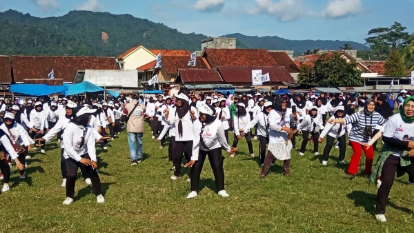 Ratusan Warga Antusias Ikuti Senam Sehat Kampanye Pilkada di Tanggamus