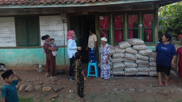 Rumah Warga Pesawaran Terbakar, Cabup Nanda Indira Turun Tangan Bantu Korban