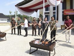 Kejari Tubaba Musnahkan Barang Bukti 20 Kasus Pidana