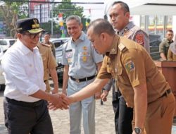 Pj Gubernur Samsudin Tinjau Pelaksanaan Program Pemutihan Pajak Kendaraan Bermotor di Kantor Samsat Rajabasa Bandarlampung