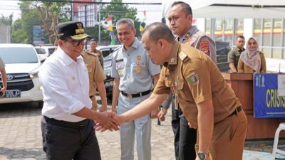 Pj Gubernur Samsudin Tinjau Pelaksanaan Program Pemutihan Pajak Kendaraan Bermotor di Kantor Samsat Rajabasa Bandarlampung