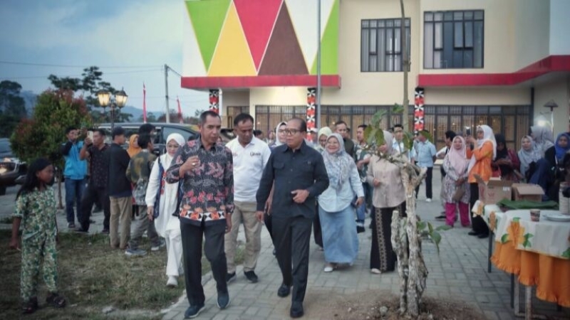 Pj Gubernur Samsudin dan Ibu Maidawati Kunjungi Sekolah Kopi di Sumber Jaya Lampung Barat, Tingkatkan Daya Saing Kopi Lampung dan Kembangkan Agro Eduwisata