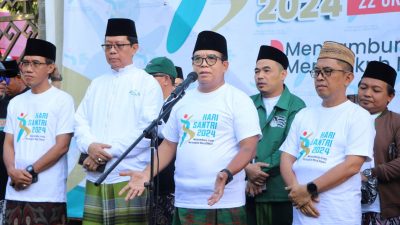 Pj Gubernur Lampung Lepas Jalan Sehat Sarungan