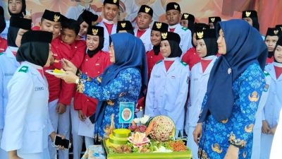 SMPN 1 Bandarlampung Semarakkan Hari Sumpah Pemuda dengan Paskibraka dan Lomba Kreatif