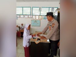 Polsek Sungai Keruh Bagi-bagi Susu Gratis, Cegah Stunting di Musi Banyuasin