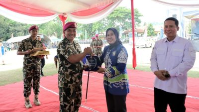 Unila Dukung Baksos Korps Marinir, Rektor Terima Penghargaan