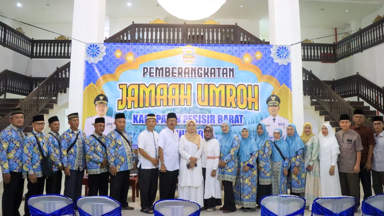 Bupati Pesibar Lepas 15 Jamaah Umrah, Ajak Jaga Nama Baik Daerah