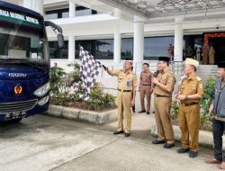 Bupati Pesisir Barat Lepas Kafilah MTQ, Targetkan Prestasi Terbaik
