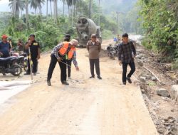 Pemprov Lampung Perbaiki Jalan Menuju Teluk Kiluan