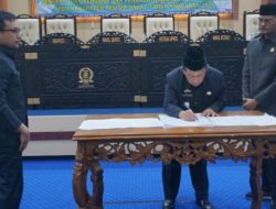 Pesisir Barat Setujui APBD 2025, Fokus pada Pembangunan Berkelanjutan