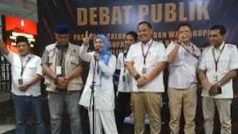 Paslon SETIA Perkuat Visi-Misi dalam Debat Perdana Pilbup Pesisir Barat