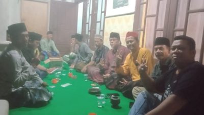 Tim AMP Sumberasih Rayakan Kemenangan Gus Haris-Ra Fahmi dengan Selamatan