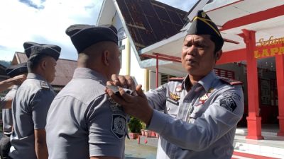 Lapas Tahuna Sematkan Tanda Kenaikan Pangkat, Dorong Pegawai Tingkatkan Kinerja