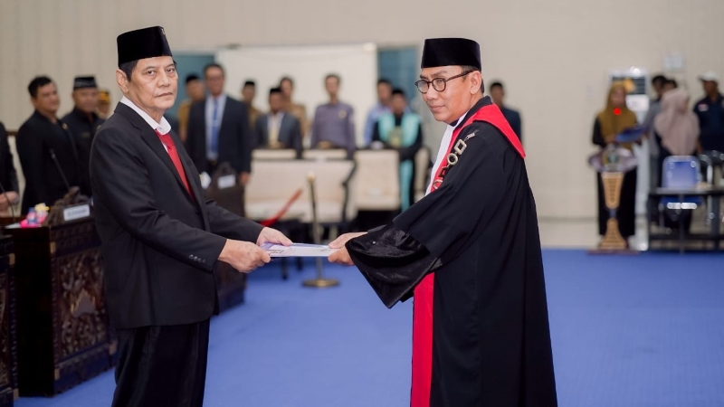 Pieter Resmi Jabat Wakil Ketua I DPRD Pesisir Barat, Zulqoini Harap Tingkatkan Sinergitas