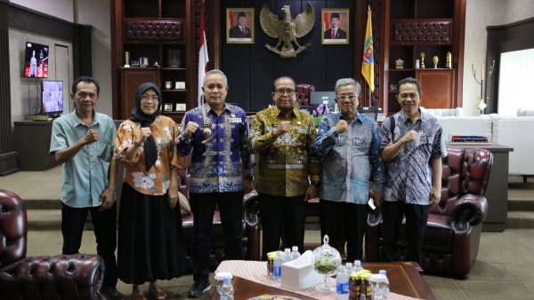 Pj Gubernur Lampung dan Bupati Pringsewu Raih Penghargaan JMSI Awards 2024