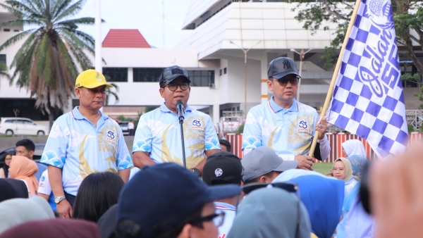 Pj Gubernur Lampung Lepas Jalan Sehat HUT KORPRI ke-53, Tekankan Peran ASN untuk Negeri
