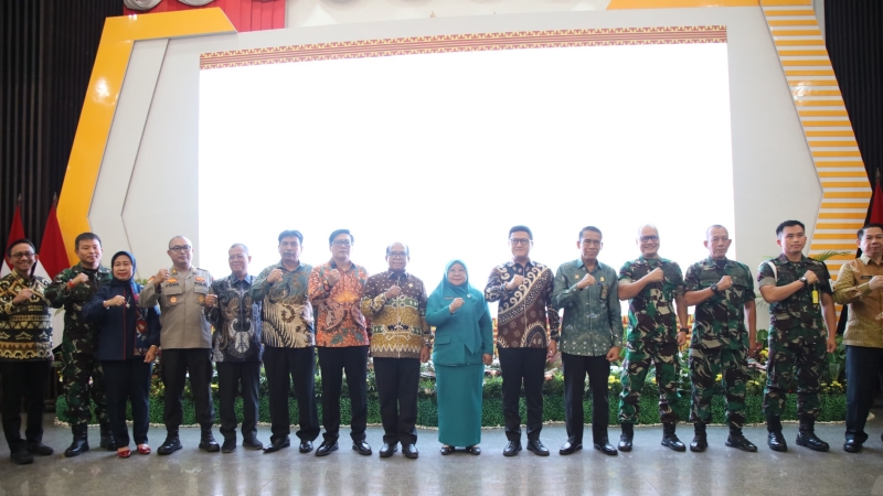 Pj Gubernur Lampung Serahkan DIPA dan TKD Tahun Anggaran 2025, Dorong Akselerasi Pembangunan