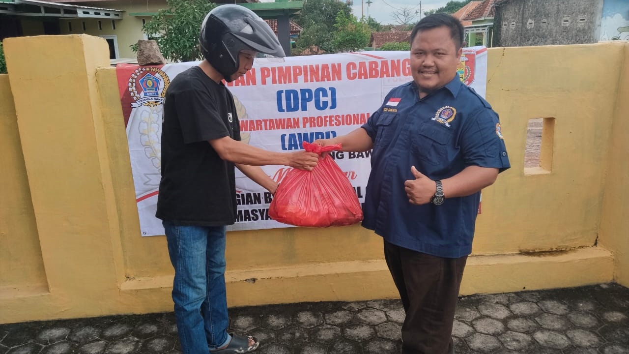 AWPI Tulang Bawang Berbagi Kebaikan, Bagikan Sembako untuk Masyarakat Kurang Mampu