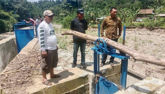 Banjir Rusak Pintu Air Way Pihabung, Kakon Sukabanjar Gerak Cepat
