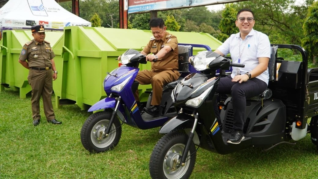 Bank Lampung Dukung Kebersihan Tubaba, Serahkan Bantuan CSR Bentor dan Kontainer Sampah