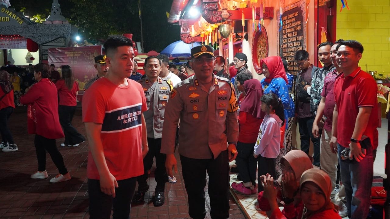 Polres Probolinggo Kota Amankan Perayaan Imlek di TITD Sumber Naga
