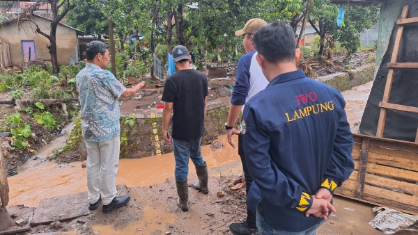 ASDP dan IWO Lampung Bersatu Bantu Korban Banjir Way Lunik