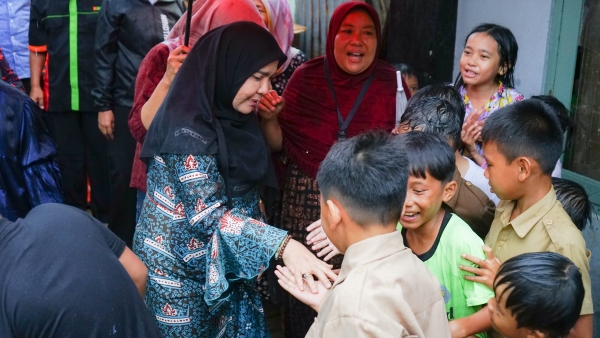 Eva Dwiana Tinjau Langsung Lokasi Banjir, Janji Perbaiki Rumah Warga Terdampak