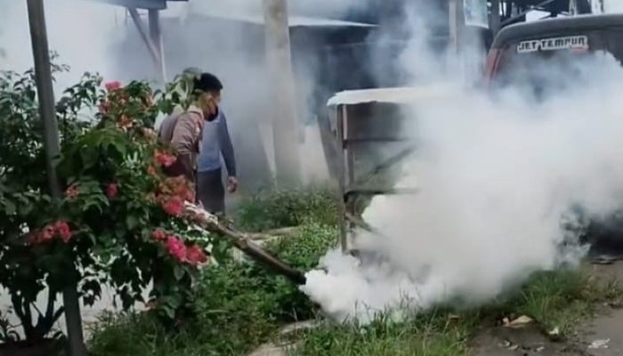 Polres Pesisir Barat dan Warga Bersatu Basmi Sarang Nyamuk Cegah DBD