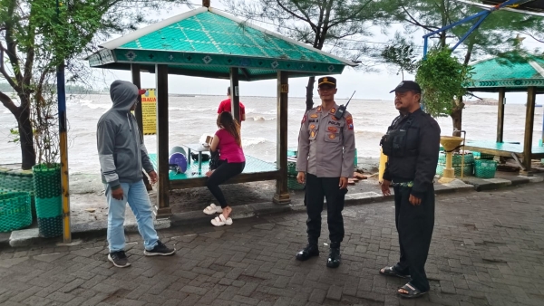 Cuaca Buruk, Polisi Imbau Wisatawan Berhati-hati di Wisata Kumkum Probolinggo