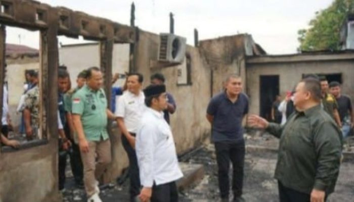 Pj Bupati Agara Salurkan Bantuan untuk Korban Kebakaran di Lawe Sigala-gala