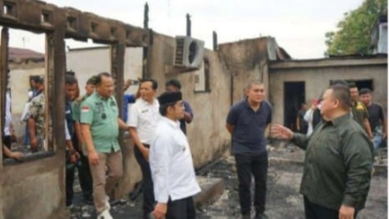 Pj Bupati Agara Salurkan Bantuan untuk Korban Kebakaran di Lawe Sigala-gala