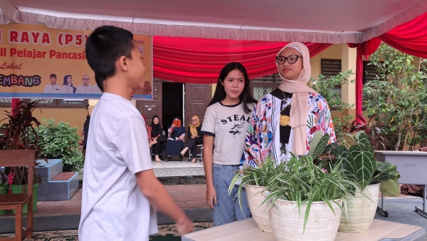 SMPN 1 Palembang Gelar Panen Raya, Siswa Unjuk Kebolehan Bahasa Palembang