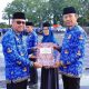 Pj Bupati Tulang Bawang Pimpin Upacara Bulanan dan Serahkan Hasil Evaluasi Kinerja Pelayanan Publik