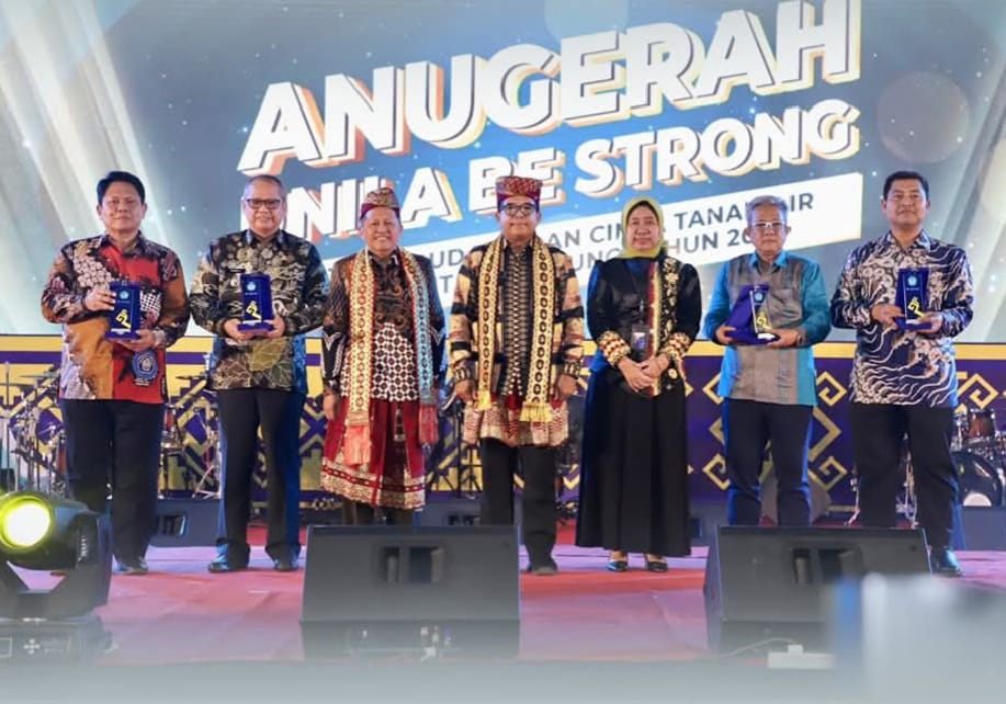 Pj Bupati Tulang Bawang Raih Penghargaan Anugerah Be Strong Festival Kebudayaan & Cinta Tanah Air 2025