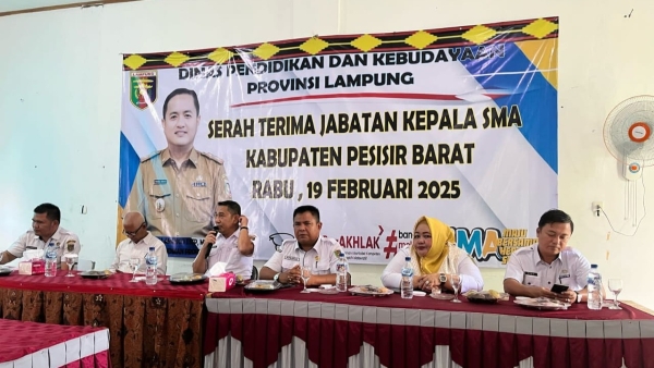 Estafet Kepemimpinan SMAN 1 Krui, Putrawan Jaya Diningrat Serahkan Jabatan ke Rodi Satria