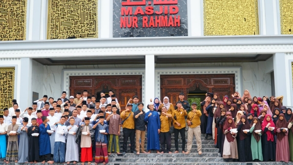 Santri Ponpes Riyadhus Sholihin dan Organisasi Pers Taring Gelar Doa Bersama untuk Eva Dwiana
