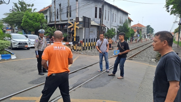 Pengendara Motor Tewas Tertabrak Kereta Api di Probolinggo