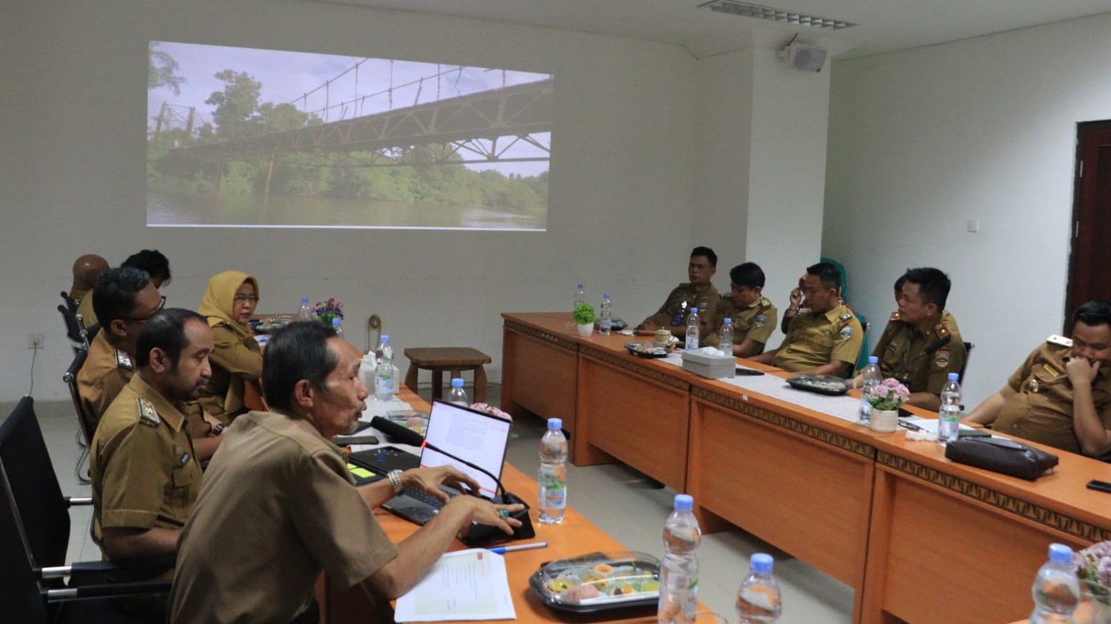 Jembatan Gantung Way Pemerihan Rusak Parah, Wabup Pesibar Gerak Cepat Cari Solusi
