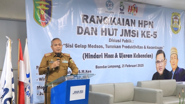 Kadis Kominfotik Lampung Buka Diskusi Publik Bahas Dampak Medsos pada Produktivitas dan Kecerdasan