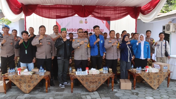 Polresta Probolinggo Gelar Baksos Polri Presisi Bersama Mahasiswa Sambut Ramadhan