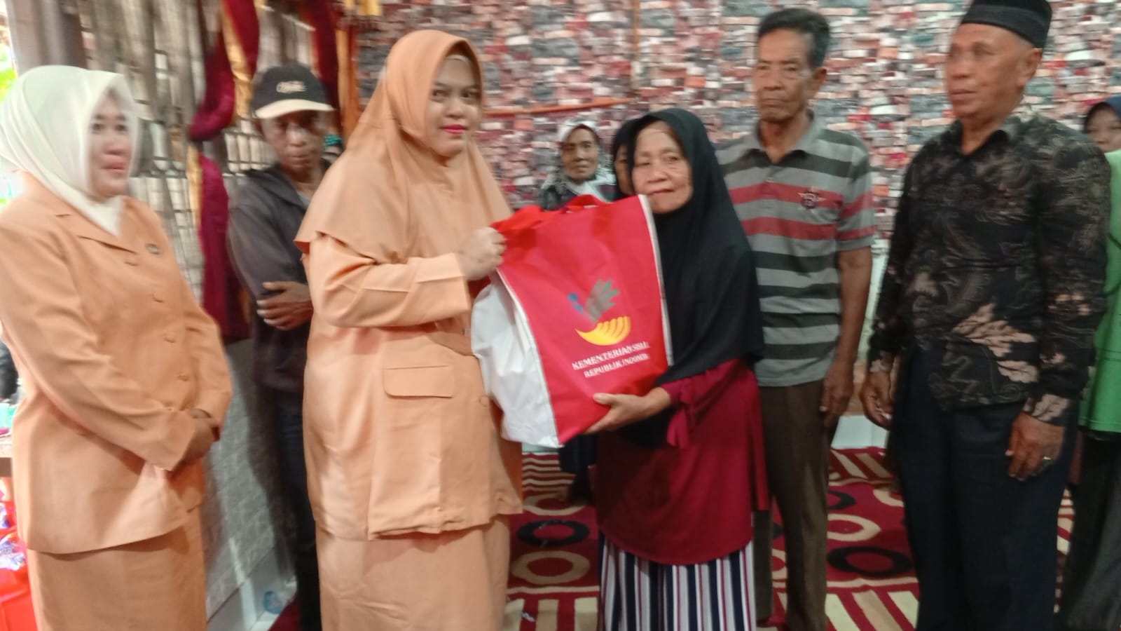 Sentra Budi Perkasa dan Tim Media Gelar Pelangi Lansia