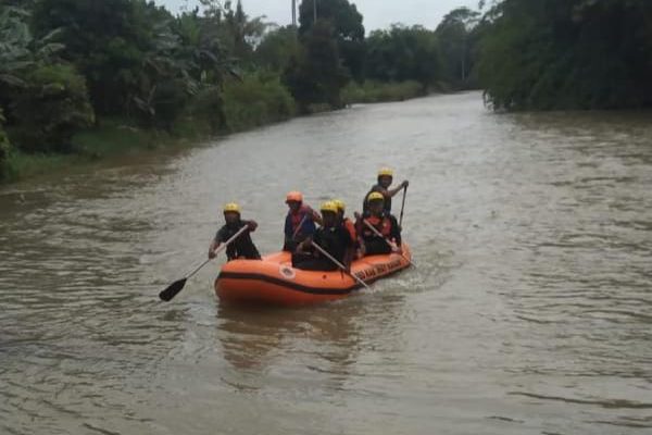 Hari Ini BPBD Way Kanan dan Basarnas Lanjutkan Pencarian Anak yang Diduga Hanyut di Way Umpu Banjit